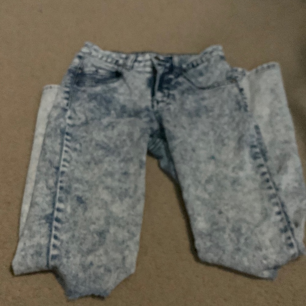 Ripped tie die white washed jeans